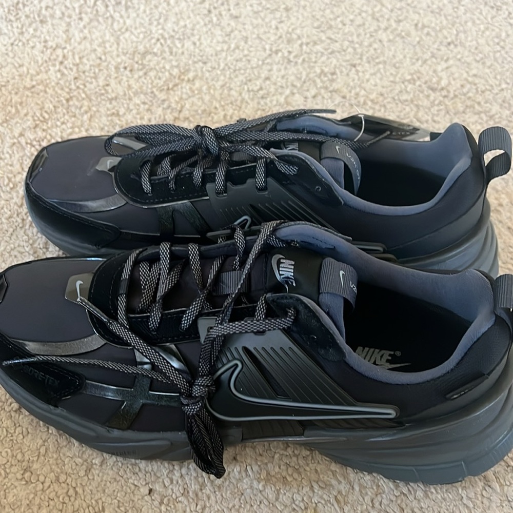 Nike women’s V2K Run GORE-TEX sneakers - Picture 4 of 15